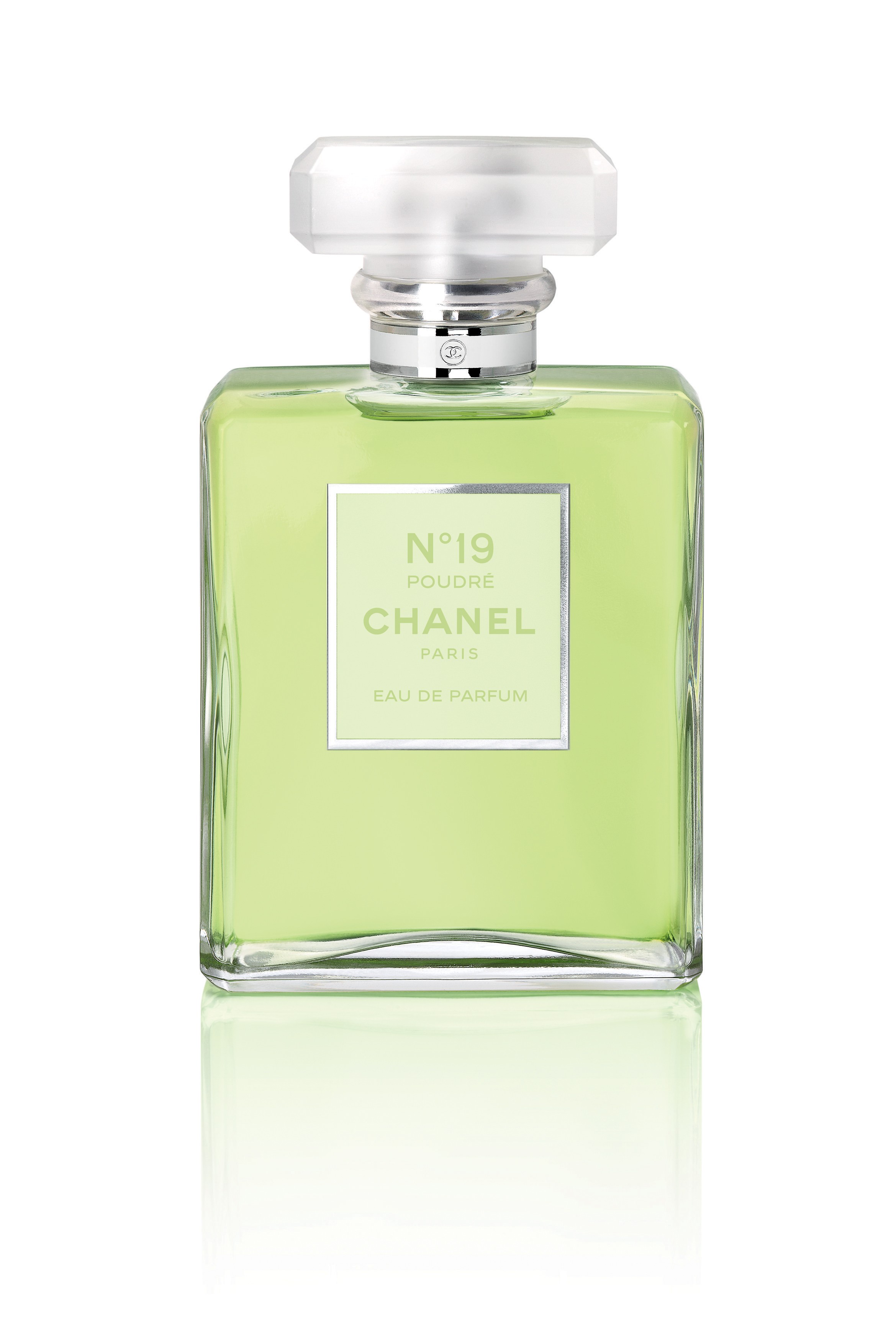 Scopri Donna di Chanel N° 19 - Poudré Eau de Parfum su MyBeauty